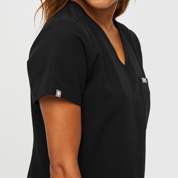 Figs black Catarina one pocket scrub top for women size XS/P like new condition. - Picture 3 of 9